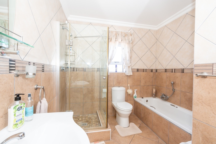 5 Bedroom Property for Sale in Myburgh Park Western Cape